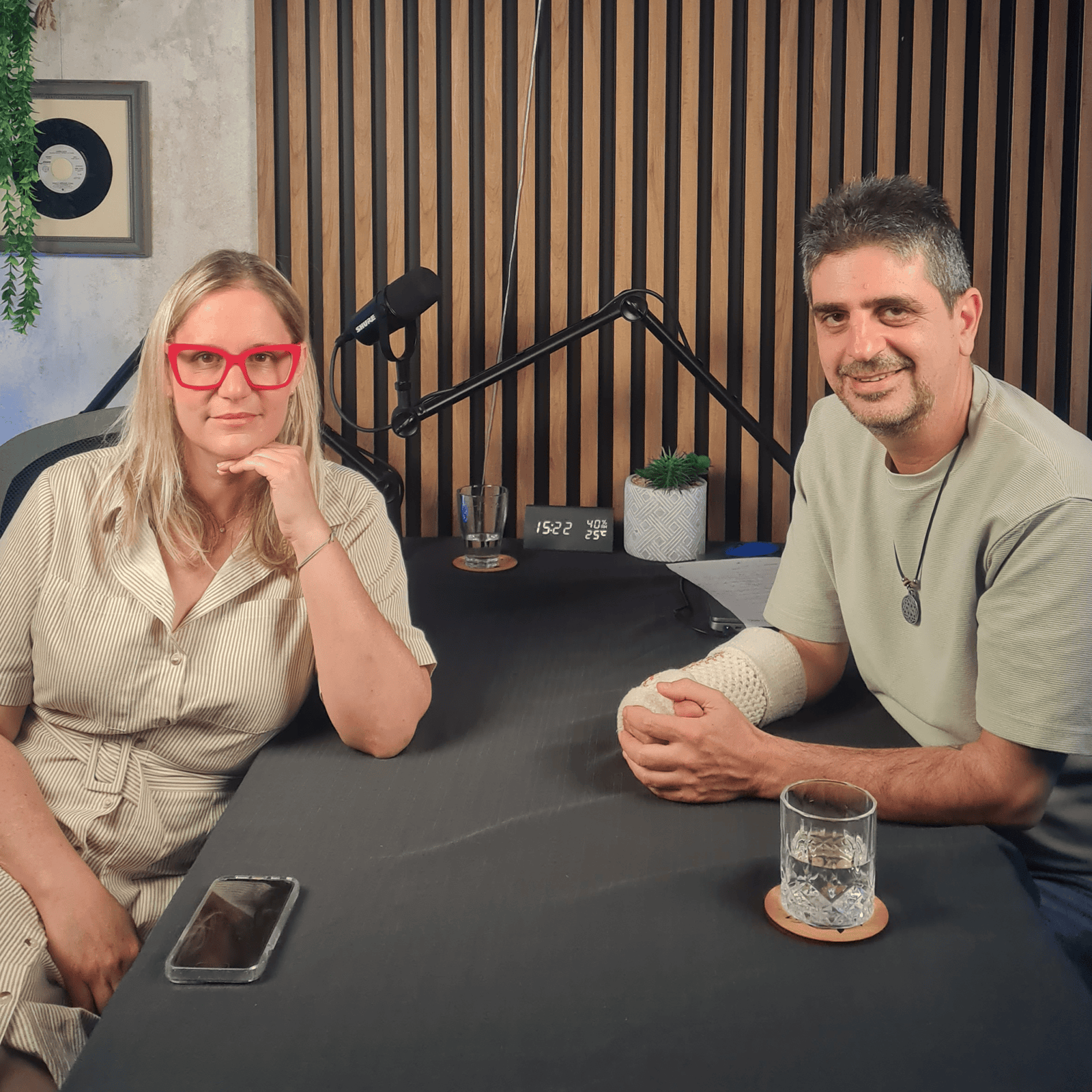 מירי גד מסיקה