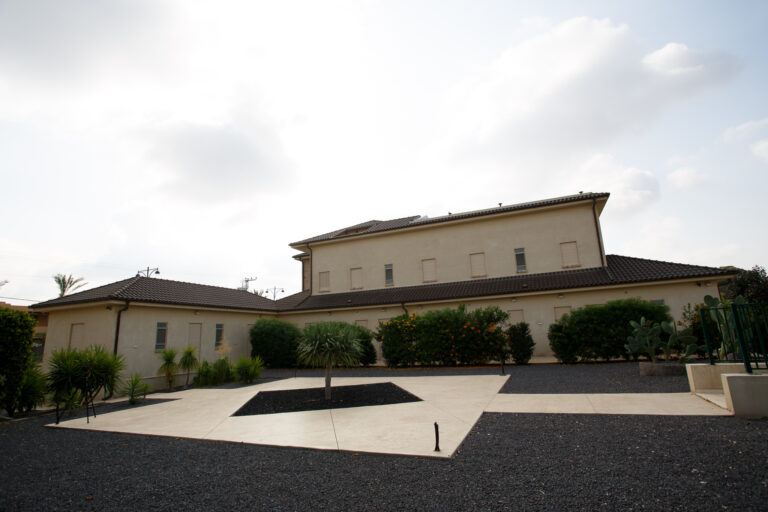 כאן ועכשיו גדרה10