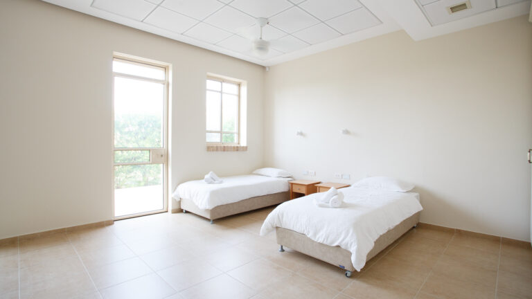 כאן ועכשיו חדר בודד